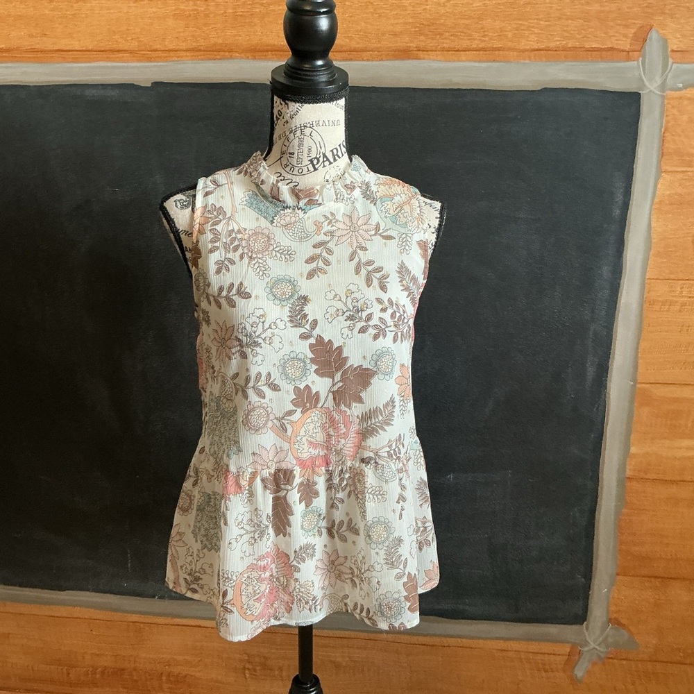 LOFT size XS floral pastel sleeveless top with gold accents